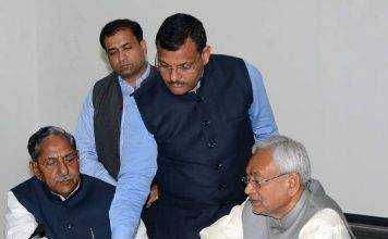 नीतीश ने पूछा- खर्च इतना, फिर भी सड़कें खराब क्यों हैं