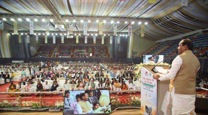 रघुवर की घोषणा- 28 लाख किसानों को सरकार देगी फ्री मोबाइल फ़ोन