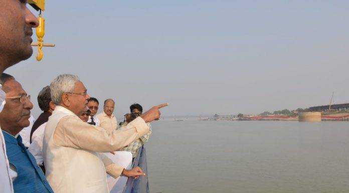 नीतीश का अधिकारियों को निर्देश, छठ में रास्ते व रोशनी ठीक करें