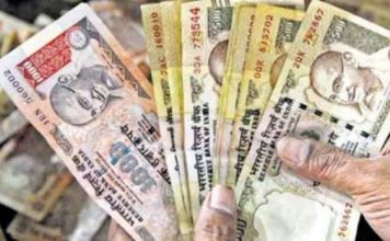 नोट बंदी का विरोध करने वालों की बीजेपी ने खिंचाई की, बताया वरदान