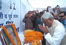 स्वतंत्रता सेनानी स्व. सीताराम सिंह को श्रद्धाजंलि देने पहुंचे नीतीश