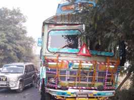 बीए की परीक्षा देने जा रहे बाइक सवार 3 छात्रों की दुर्घटना में मौत