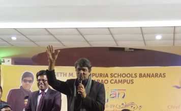 आंखों से आंख मिलाने की ताकत छीन रहा है मोबाइल