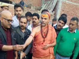 मलबे में मिले सैकड़ों शिवलिंग व विग्रह, बनारस में हड़कंप