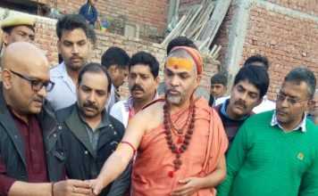 मलबे में मिले सैकड़ों शिवलिंग व विग्रह, बनारस में हड़कंप