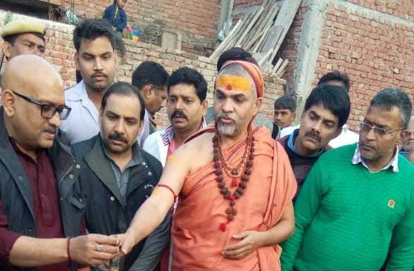 मलबे में मिले सैकड़ों शिवलिंग व विग्रह, बनारस में हड़कंप