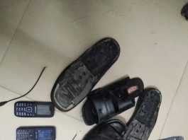 चप्पल के सोल में छिपाये गये थे मोबाइल व चार्जर, कैदी को देने की थी साजिश