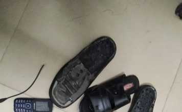 चप्पल के सोल में छिपाये गये थे मोबाइल व चार्जर, कैदी को देने की थी साजिश