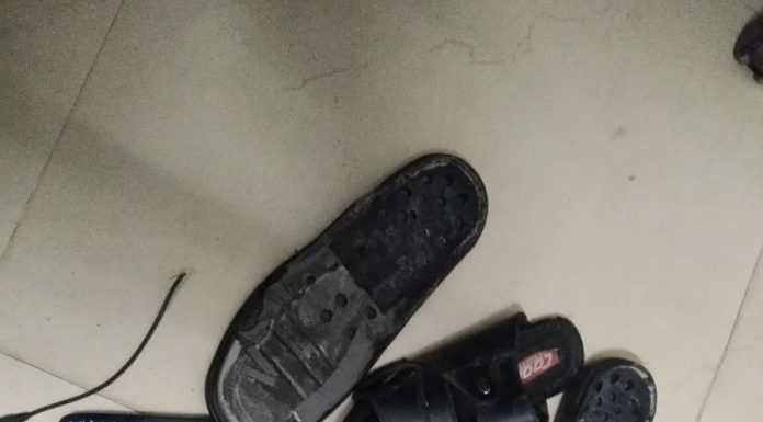 चप्पल के सोल में छिपाये गये थे मोबाइल व चार्जर, कैदी को देने की थी साजिश