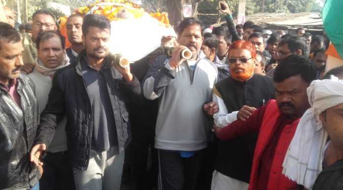 राजकीय सम्मान के साथ कैप्टन निषाद का अंतिम संस्कार