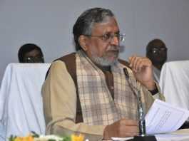 बिहार के उपमुख्यमंत्री ने एनडीए सरकार के वित्तीय प्रबंधन की तारीफ की सुशील मोदी ने लोगों को आगाह किया है कि बिहार में मसूर दाल की किल्लत हो सकती है।आयात होकर बंगाल के बंदरगाह से मसूर दाल आती है।