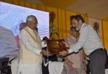 नीतीश ने कबूला, पुलिस के लोग भी शराब के धंधे में लगे हैं