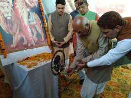 रक्त का न उत्पादन होता है और न कोई दूसरा विकल्प ही है