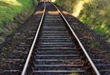 बड़ा हादसा होने से बचा, भोजपुर में दो जगह रेल की पटरी चटकी