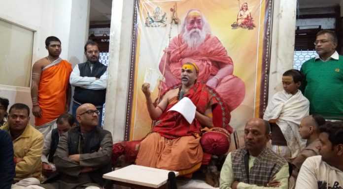 मलबे से दूसरे दिन भी मिले 16 शिवलिंग, न्यायिक जांच की मांग