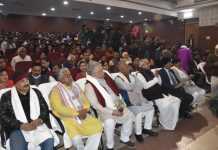 भिखारी ठाकुर आश्रम के लिए कल्पना ने दिया दो लाख का चेक