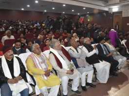 भिखारी ठाकुर आश्रम के लिए कल्पना ने दिया दो लाख का चेक