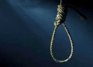 पहले शापिंग की और फिर पंखे के हुक से लटक आत्महत्या कर ली
