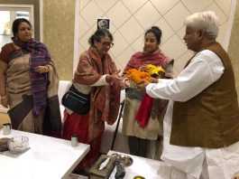 मनीषा कोइराला पहुंचीं संकटमोचन मंदिर, लिया आशीर्वाद