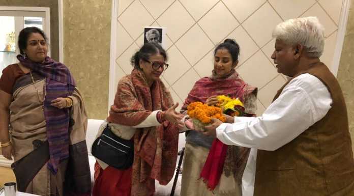 मनीषा कोइराला पहुंचीं संकटमोचन मंदिर, लिया आशीर्वाद