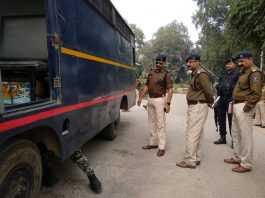 कैदी वाहन में सुराग बना भागने की फिराक में थे नक्सली