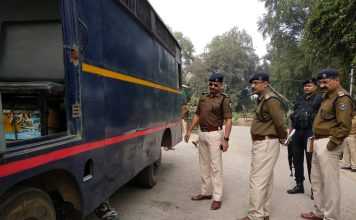 कैदी वाहन में सुराग बना भागने की फिराक में थे नक्सली