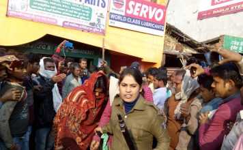 होटल में रंगरेलियां मनाते लड़के-लड़कियों के 6 जोड़े धराये