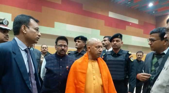 प्रवासी भारतीय दिवस कार्यक्रम की तैयारियों से गदगद दिखे योगी