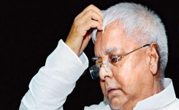 लालू प्रसाद के बेल रिजेक्शन को भुनाने की तैयारी में जुटा राजद सीएजी की रिपोर्ट के हवाले से चारा घोटाले की सूचनाएं खबर बनती थी। बचपन के दिनों में अक्सर सुनते थे कि सांढ़ स्कूटर पर ढोये गये। तब आश्चर्य होता था।