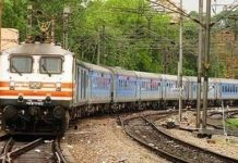 बिहार : ट्रेन में 40 मिनट तक लूटपाट, पांच रेलयात्री हुए घायल रेलवे ने अब तक (14 मई) 800 स्पेशल ट्रेनों का परिचालन कर 10 लाख प्रवासी मजदूरों, पर्यटकों, और छात्रों को उनके गंतव्य तक पहुंचाया है। रेलवे का दावा है कि यात्रा के दौरान यात्रियों को मुफ्त भोजन और पानी दिया जा रहा है।