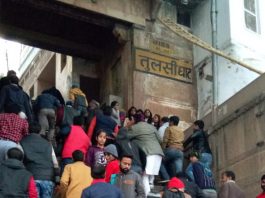 वाराणसी में घाटवाक अभियान ने मील का पहला पत्थर गाड़ा