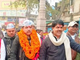 काशी में गरजे आप नेता संजय, आस्था के साथ खिलवाड़ बंद करे सरकार