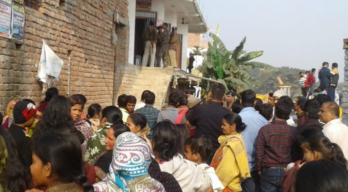 दो सगी बहनों को चाकू मारा, एक की मौत, दूसरे की हालत गंभीर