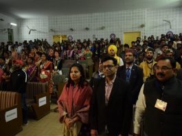 जैसे उड़ि जहाज को पंछी पुनि जहाज पर आवै