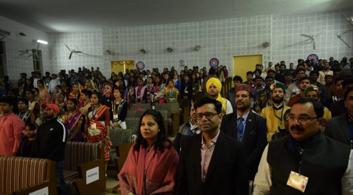 जैसे उड़ि जहाज को पंछी पुनि जहाज पर आवै