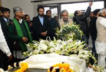 बिहार के उपमुख्यमंत्री ने किया जार्ज के पार्थिव शरीर पर पुष्पार्पण