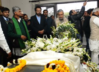 बिहार के उपमुख्यमंत्री ने किया जार्ज के पार्थिव शरीर पर पुष्पार्पण