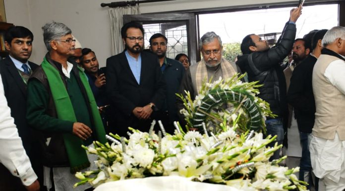 बिहार के उपमुख्यमंत्री ने किया जार्ज के पार्थिव शरीर पर पुष्पार्पण