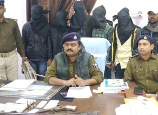 ट्रिपल मर्डर 5 अरेस्ट, 108 नामजद व 800 अज्ञात पर FIR