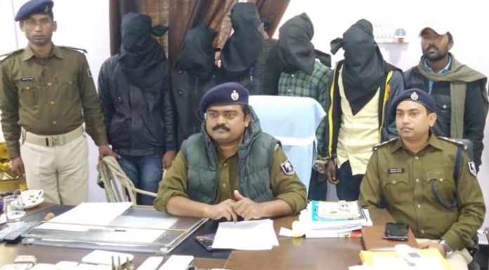 ट्रिपल मर्डर 5 अरेस्ट, 108 नामजद व 800 अज्ञात पर FIR