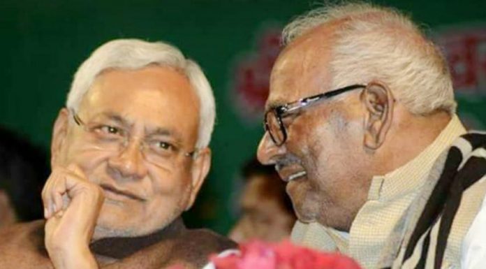 अब तीन तलाक पर जदयू ने अड़ाई टांग, कहा- रास में नहीं देंगे साथ नीतीश कुमार के साथ वशिष्ठ नारायण सिंह