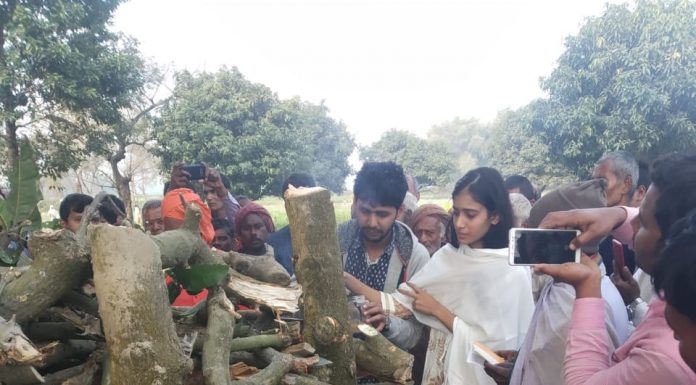 बिलखती बहन ने भाई को मुखाग्नि देकर तोड़ी समाज की बेड़ियां