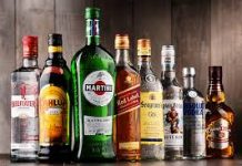 नवादा व रोहतास में लाखों की शराब बरामद, 3 गिरफ्तार झारखंड में शराब की दुकानों को खोलने की इजाजत मिल गयी है। लाक डाउन 4 के दौरान जिन कामों की छूट मिली है, आज उसका एलान कर दिया गया।