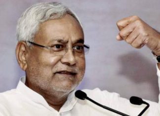 नीतीश कुमार पर भाजपा का साथ भारी पड़ने लगा है, क्या हैं विकल्प अगर काम को आधार बना कर वोट मिलते हैं तो नीतीश बिहार में सर्वाधिक वोट हासिल करने का पूरा बंदोबस्त कर चुके हैं