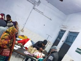 बेकाबू बस ने छपरा में 2 घरों में टक्कर मारी, दर्जनभर जख्मी