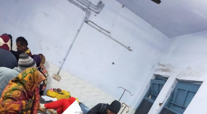 बेकाबू बस ने छपरा में 2 घरों में टक्कर मारी, दर्जनभर जख्मी