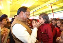 बेटियों के लिए मुख्यमंत्री रघुवर की राय- पहले पढ़ाई, फिर विदाई