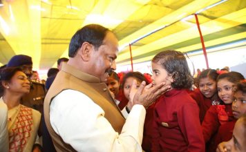 बेटियों के लिए मुख्यमंत्री रघुवर की राय- पहले पढ़ाई, फिर विदाई