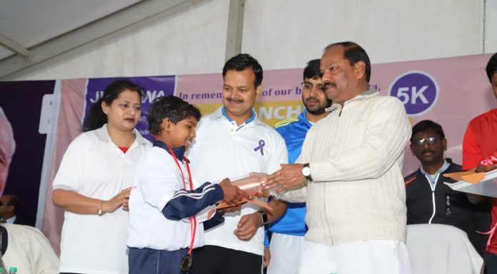 कैंसर के खिलाफ दौड़ी रांची, गवर्नर ने दिखाई हरी झंडी, सीएम भी शामिल
