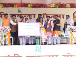 रघुवर दास की अपील- बेटियां पढ़ें और आगे बढ़ें, सरकार साथ है